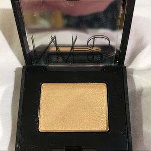 NARS single eyeshadow in Goldfinger